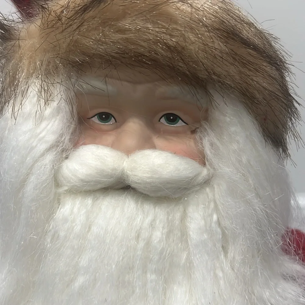 Elegant large Santa statue with beautiful robe
